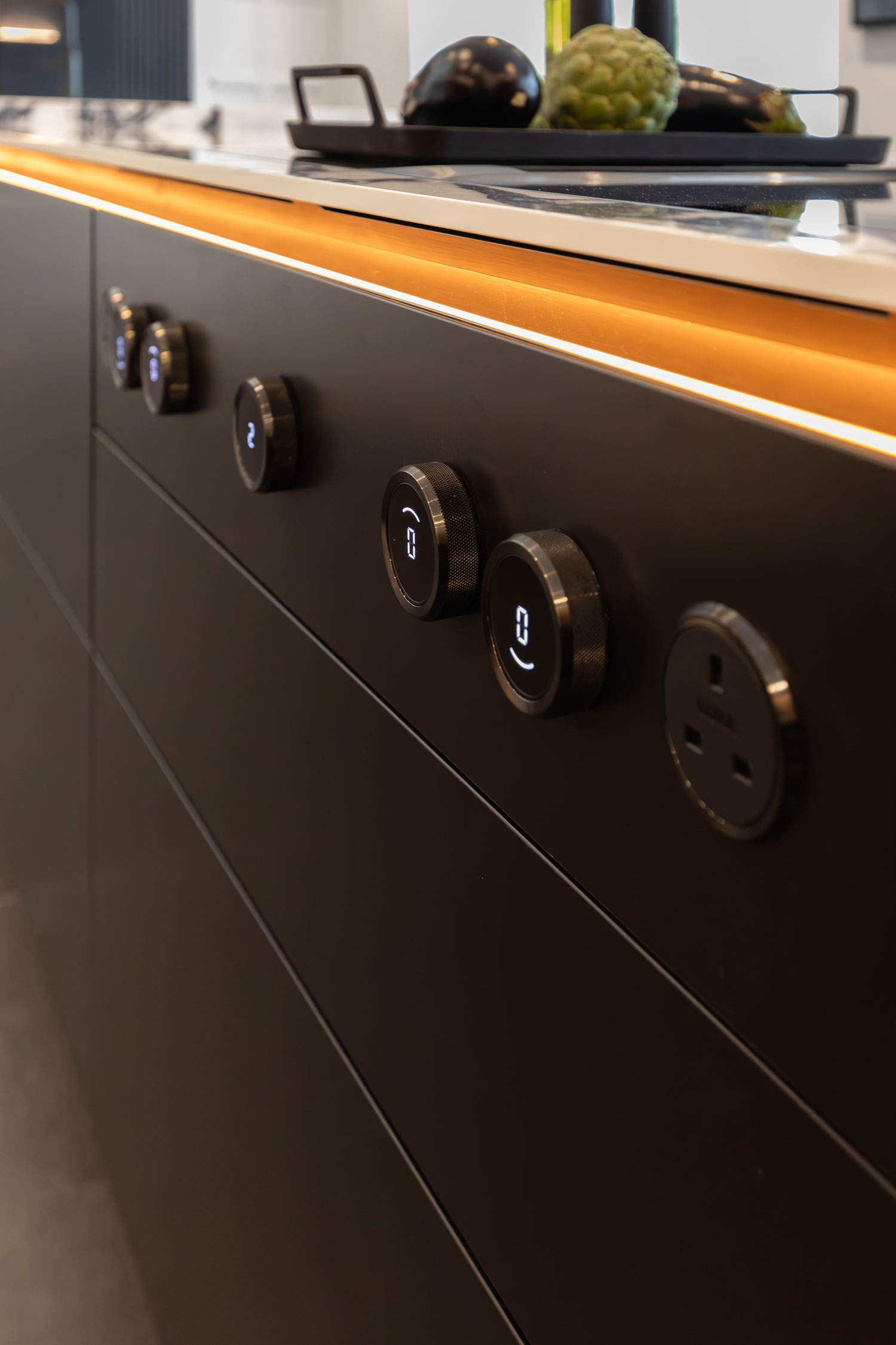 i-luminate Designküche mit beleuchtetem Griff