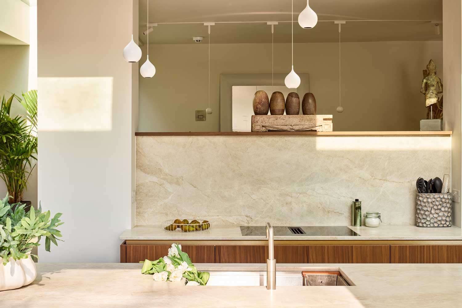 Kitchen niche with chairs and kitchen island