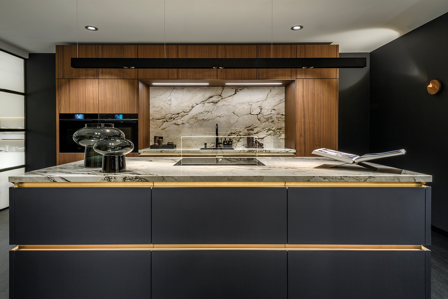 i-luminate® kitchen island with continuous light profile and marble worktop